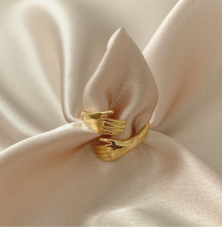 Love hug ring