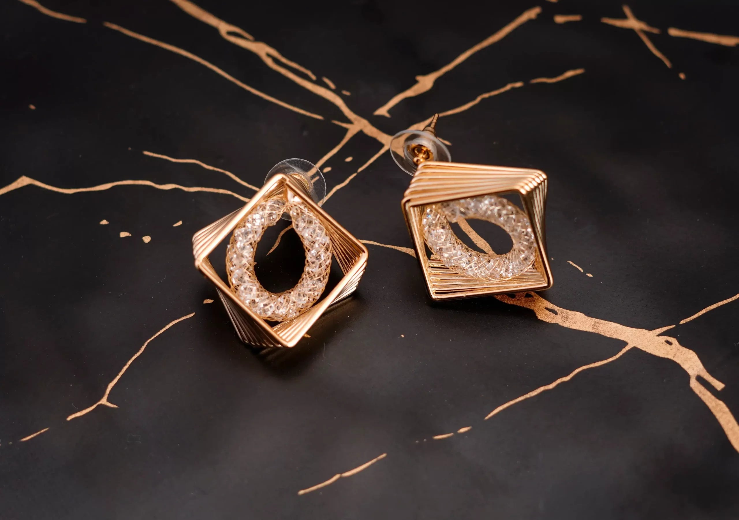 Wire Hollow Zircon Earrings