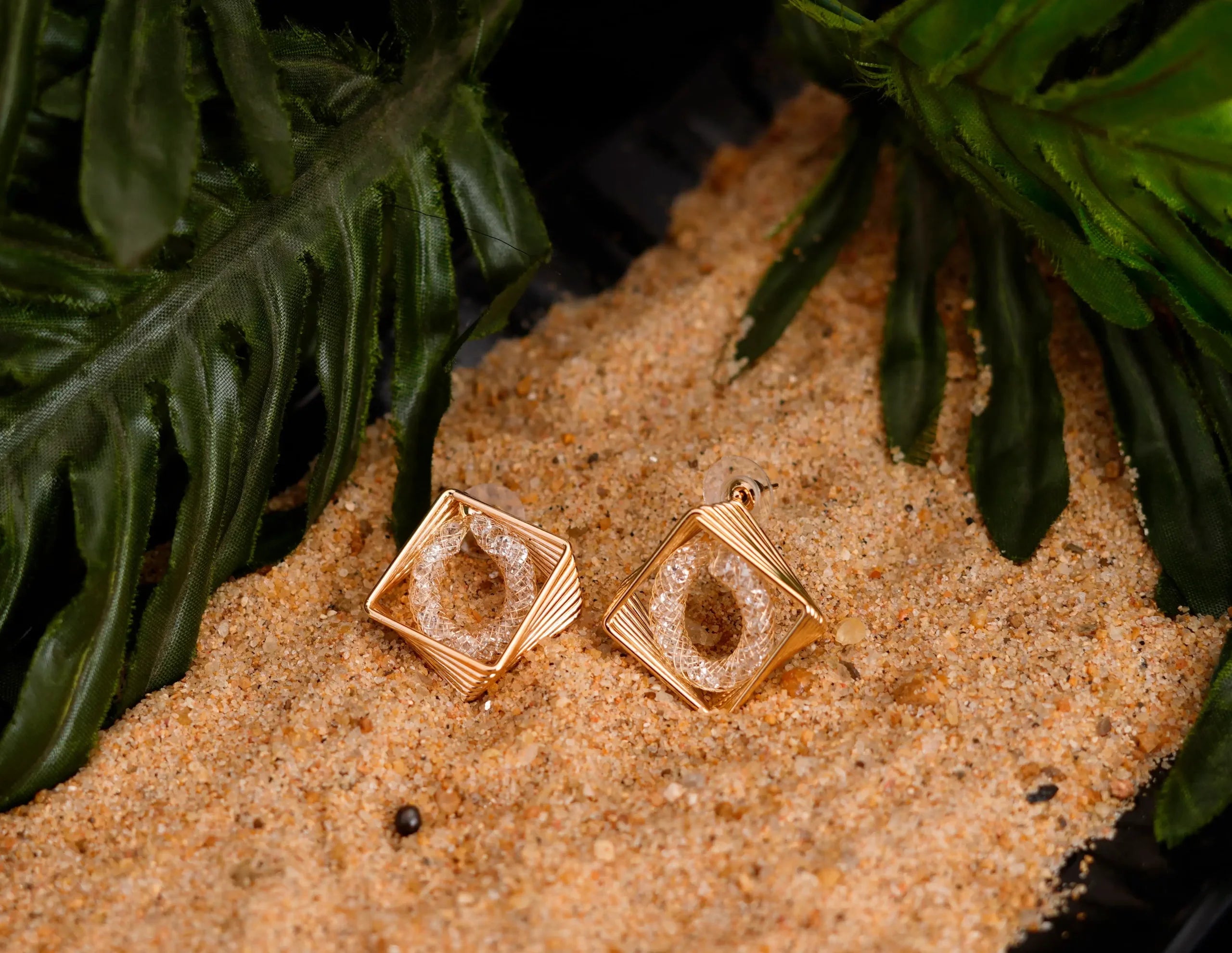 Wire Hollow Zircon Earrings