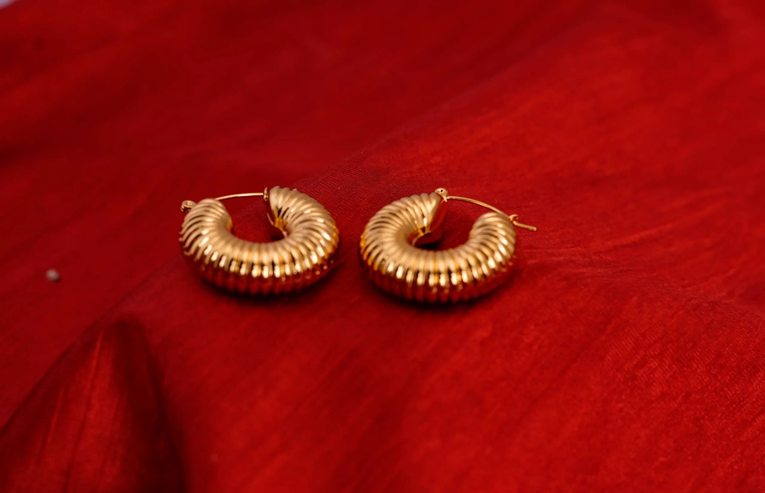 Geometric Thread Round Earrings