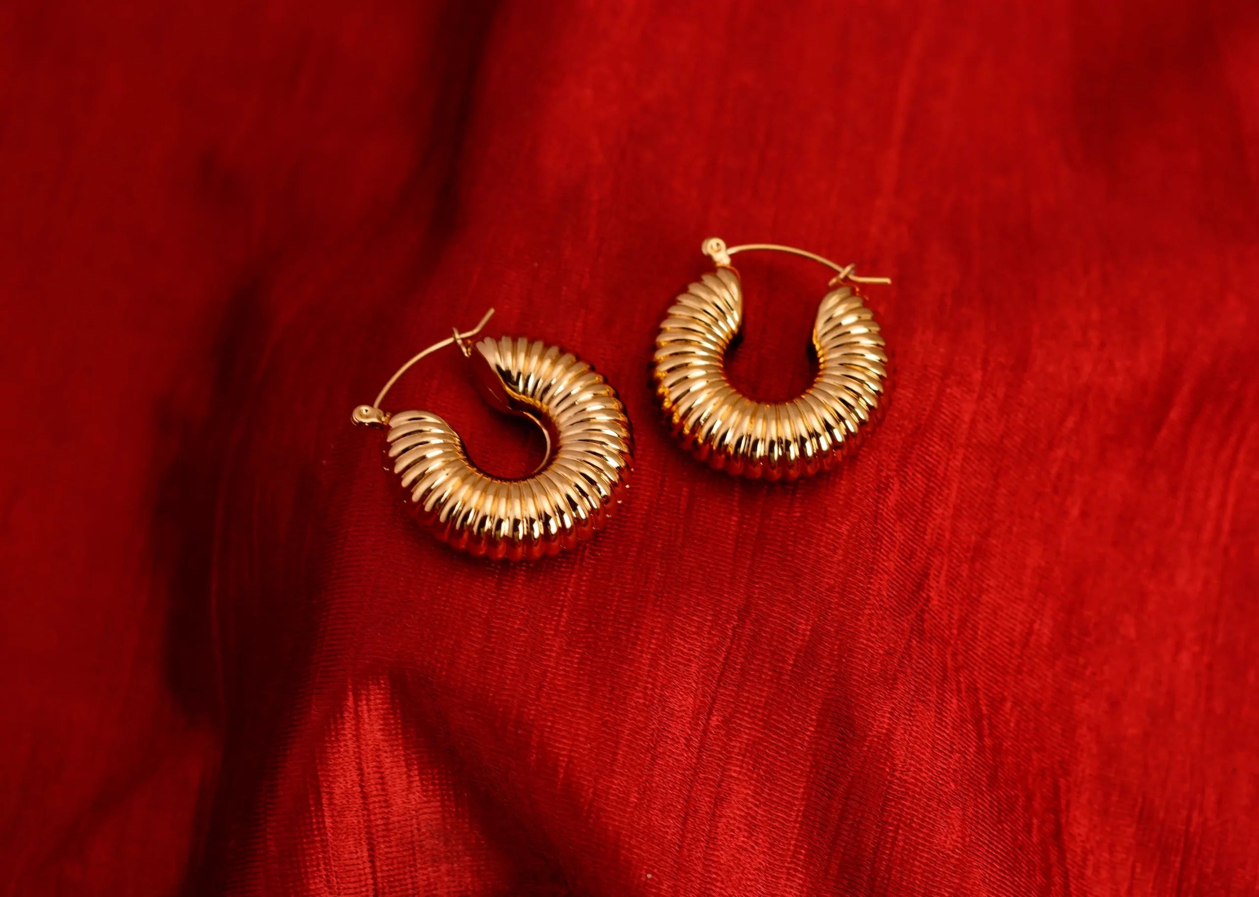 Geometric Thread Round Earrings