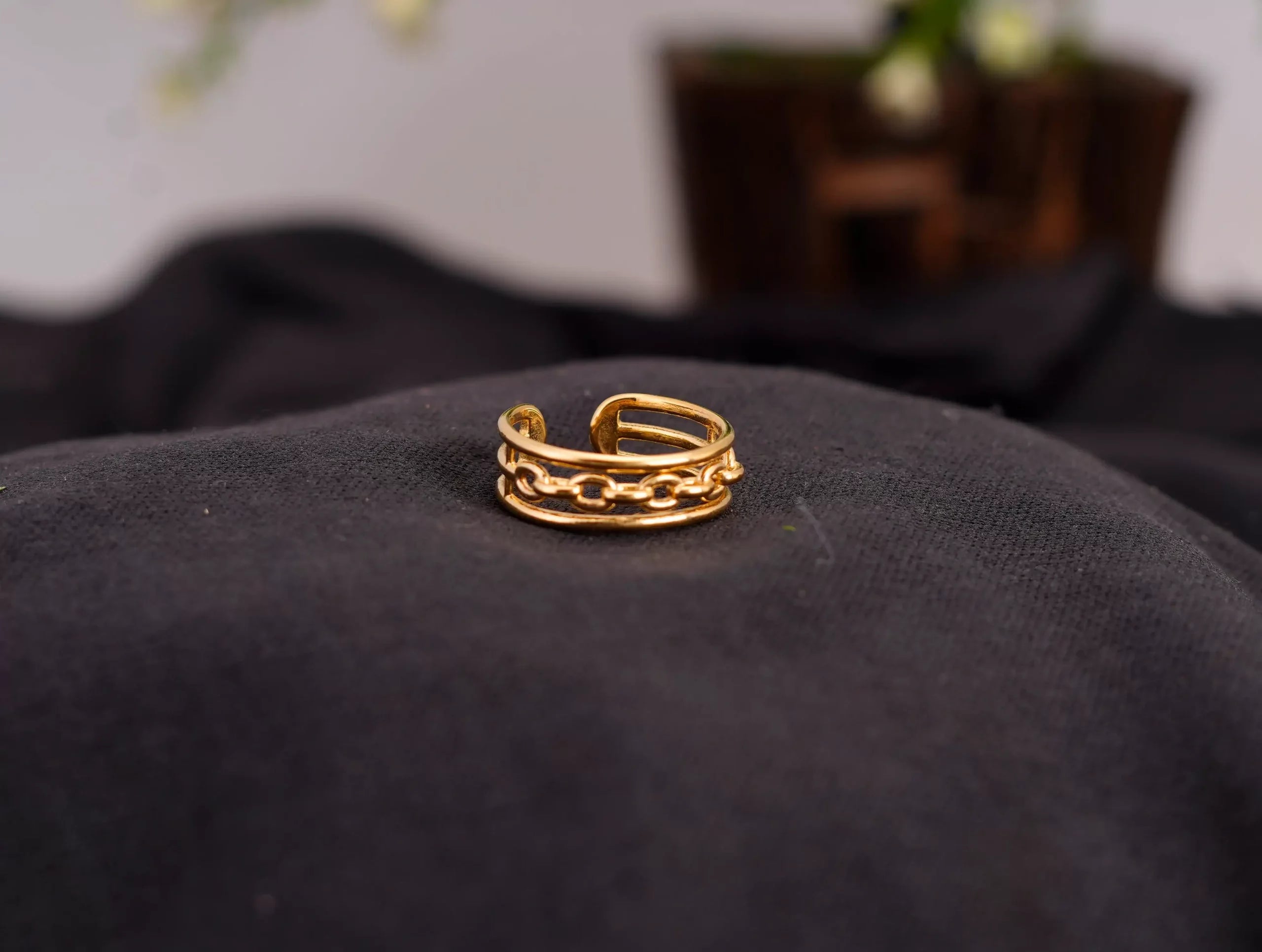 Hollow Chain Ring