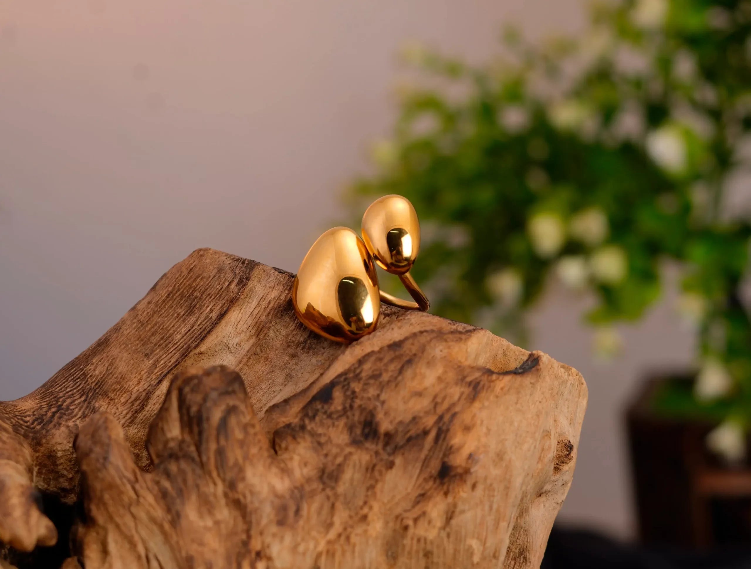 Vougish Glossy Geometric Ring