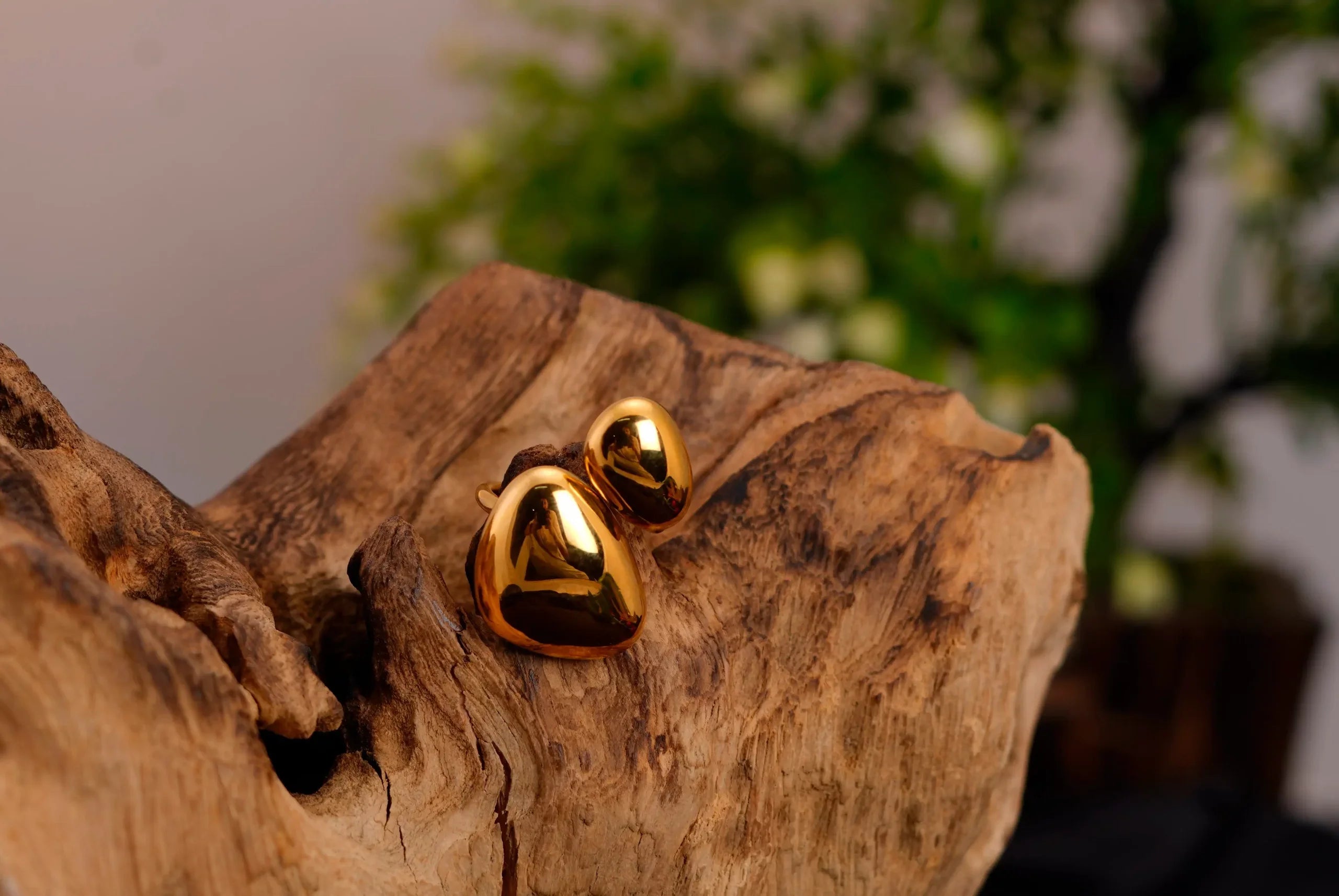 Vougish Glossy Geometric Ring