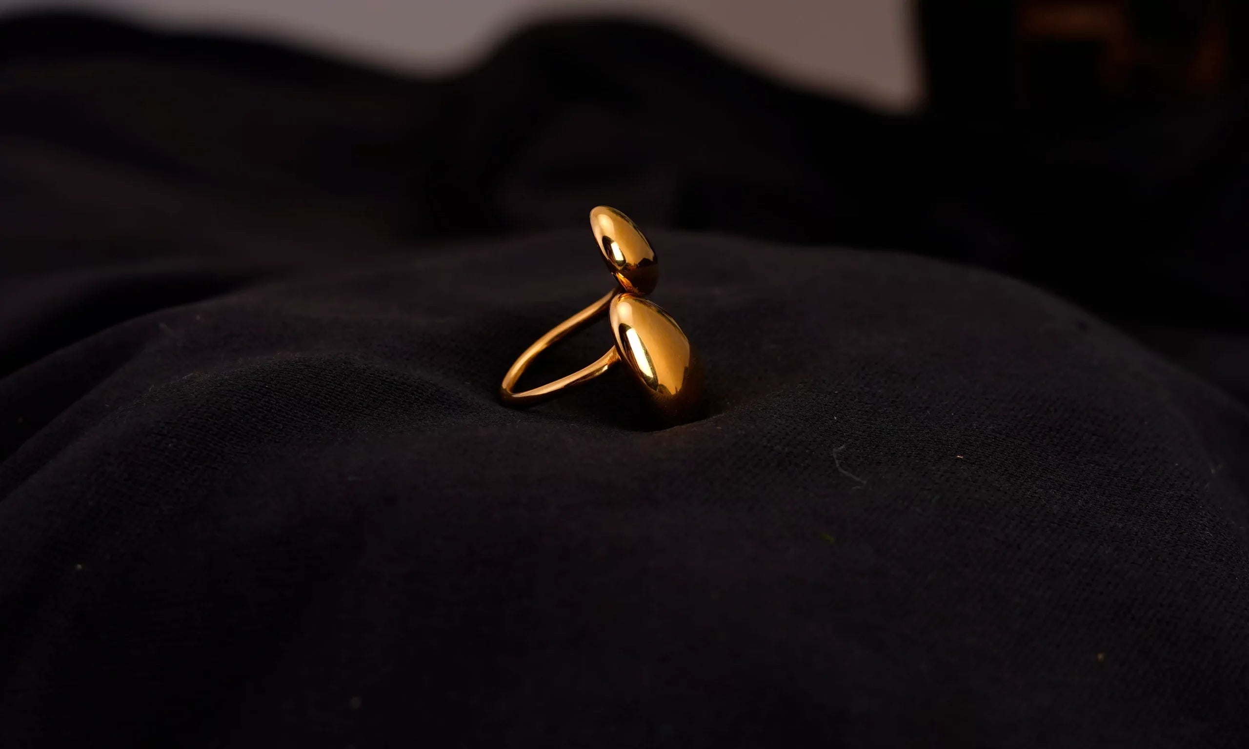 Vougish Glossy Geometric Ring