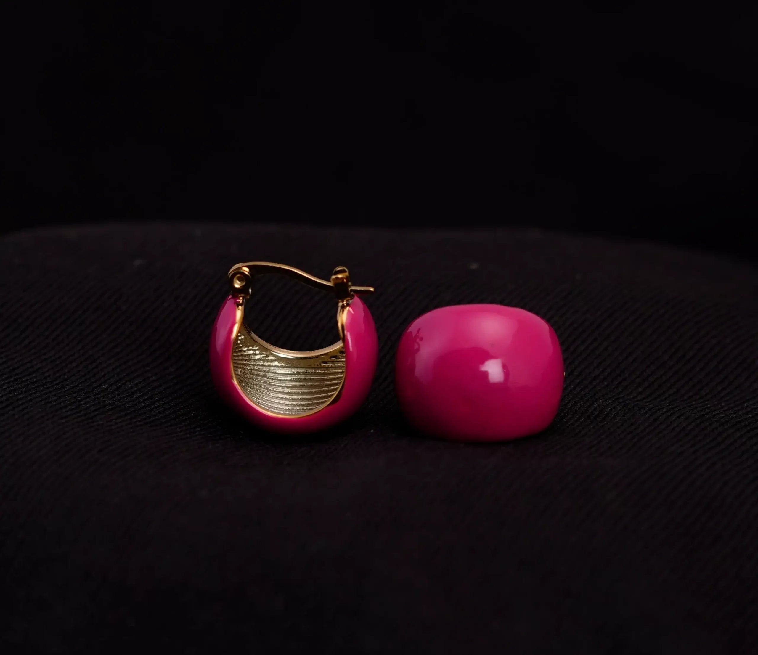 weightless dripping round earrings