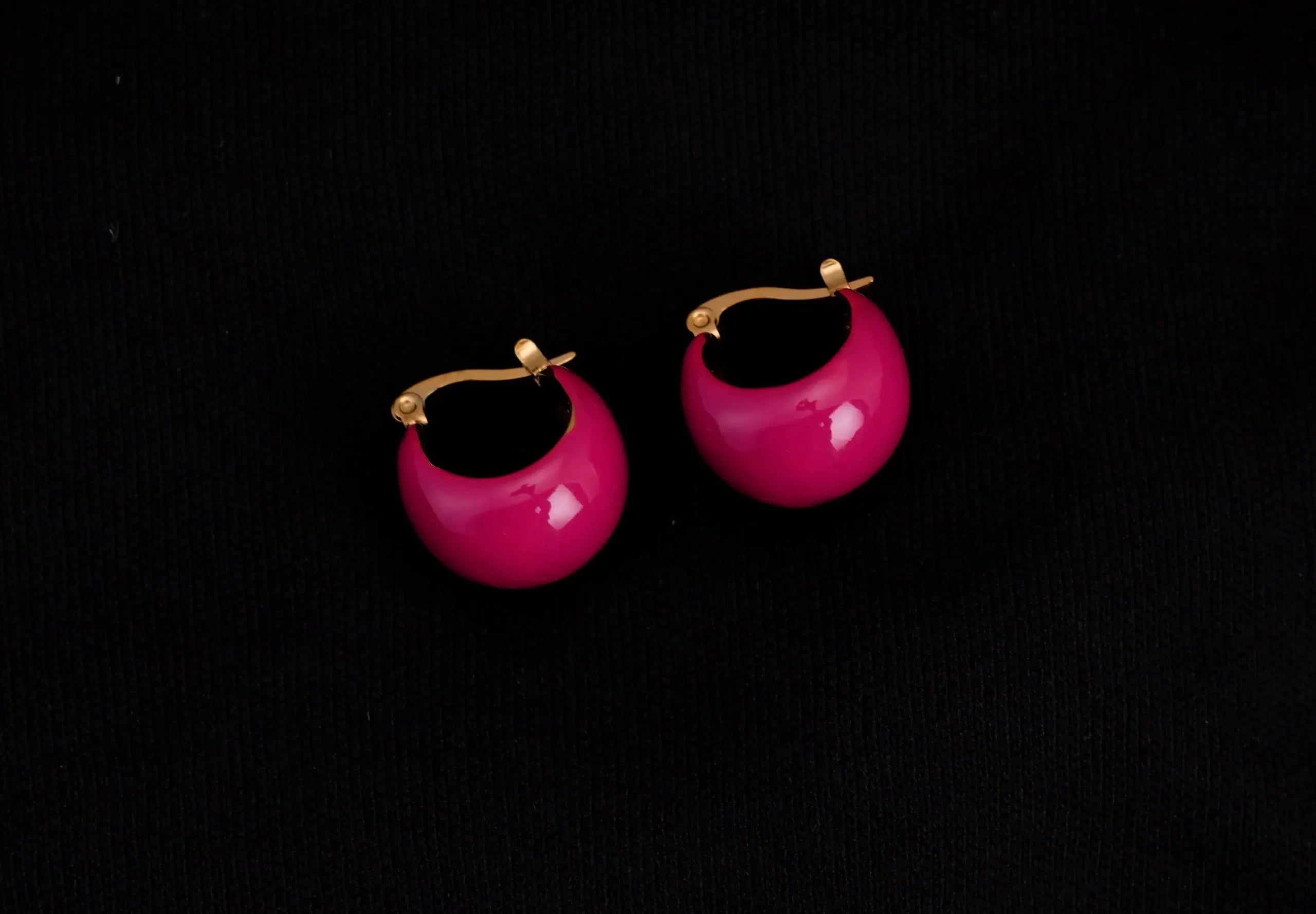 weightless dripping round earrings