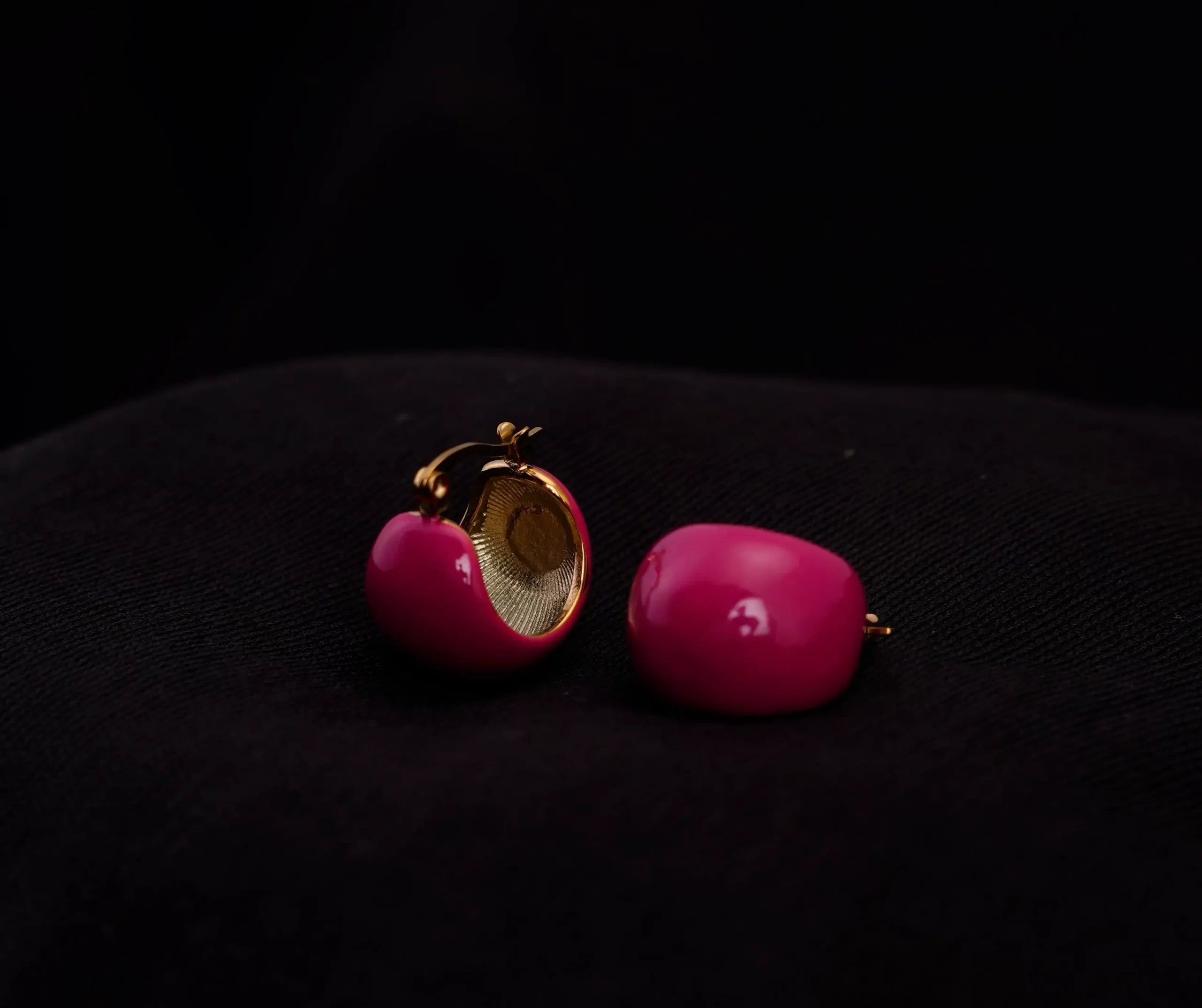 weightless dripping round earrings