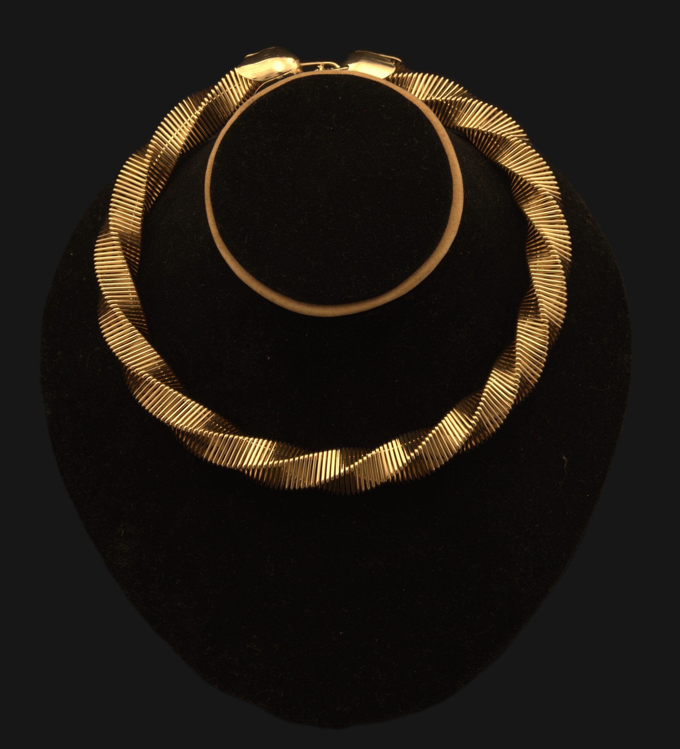 Aesthetic Curvy Choker