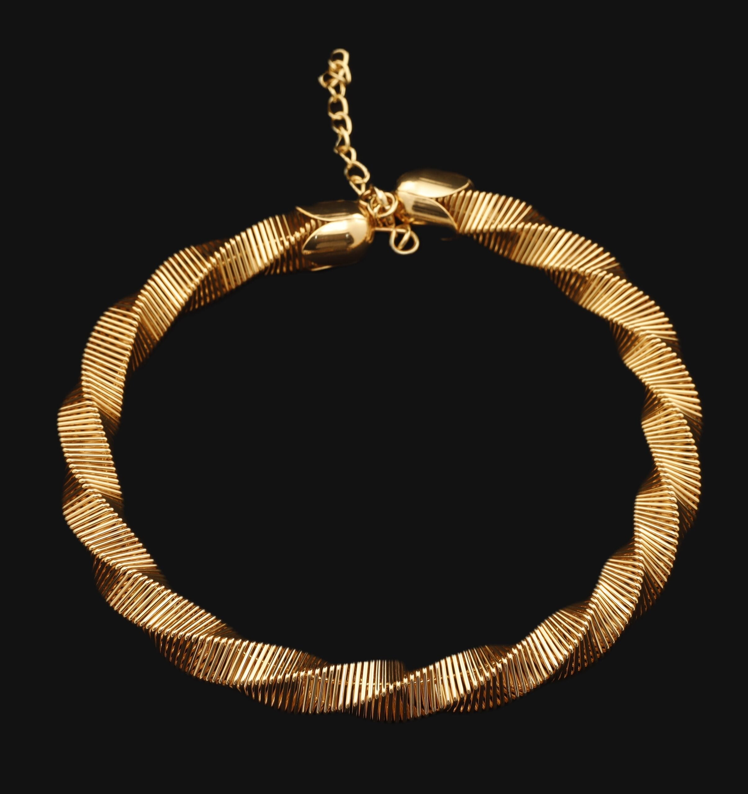 Aesthetic Curvy Choker