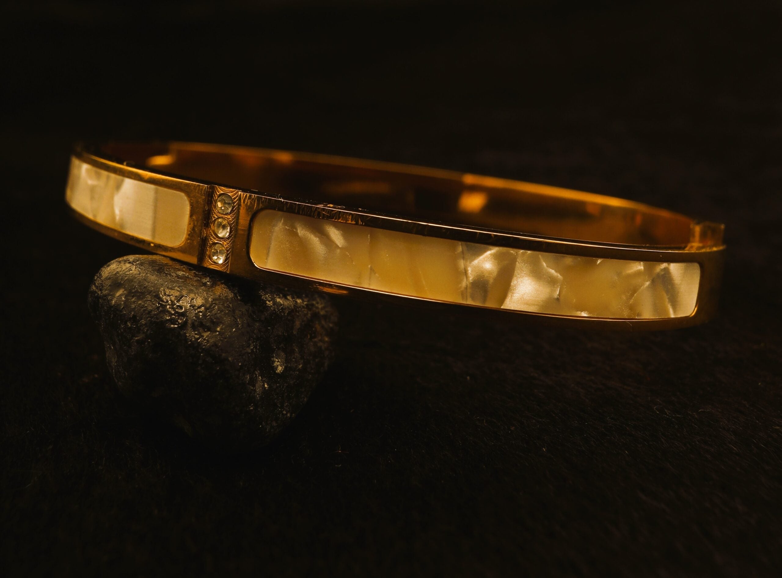 Ocean White Shell Bangle