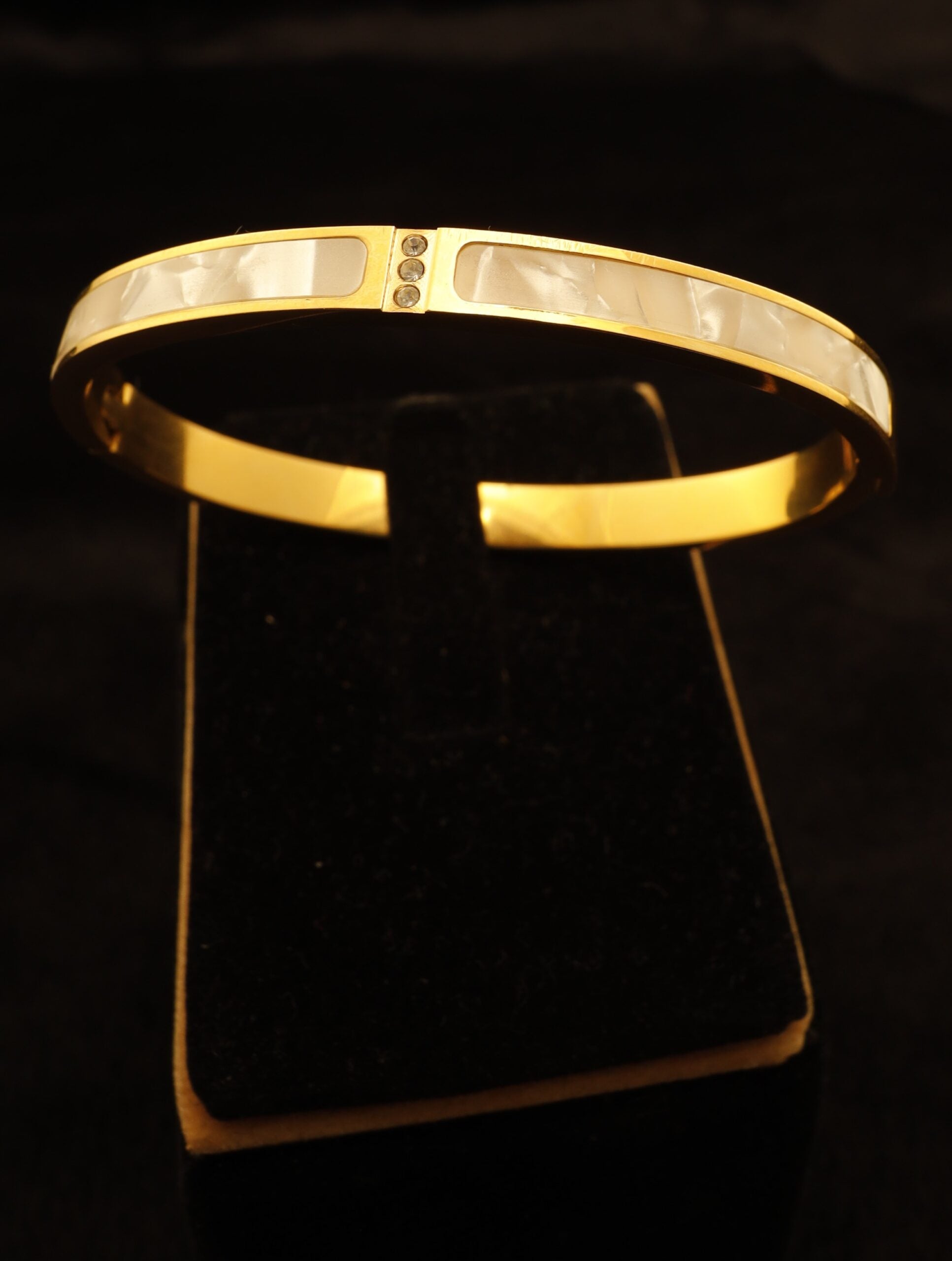 Ocean White Shell Bangle