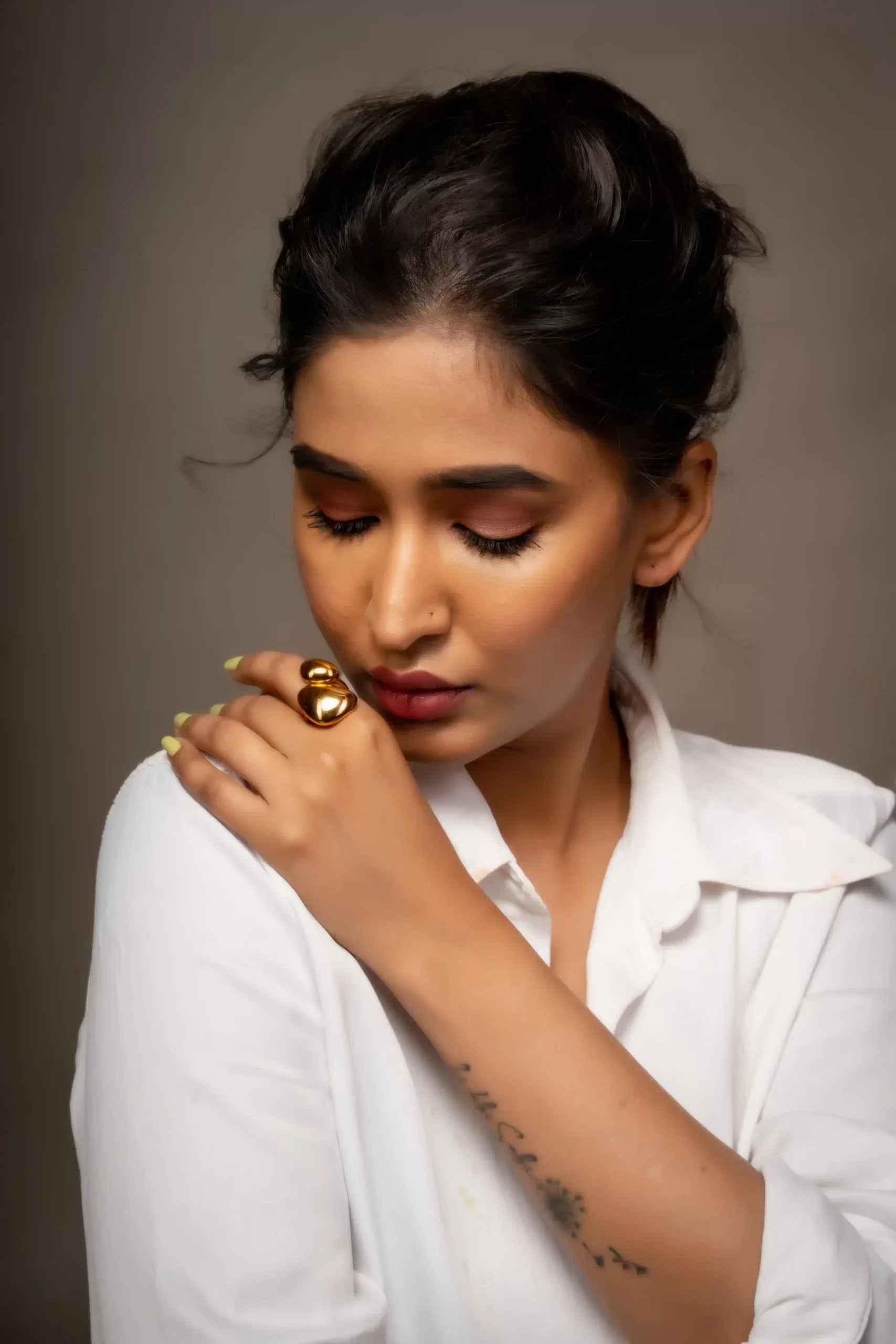 Vougish Glossy Geometric Ring