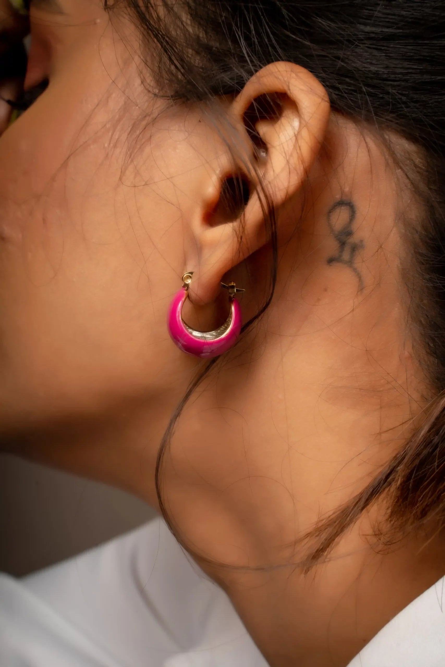 weightless dripping round earrings