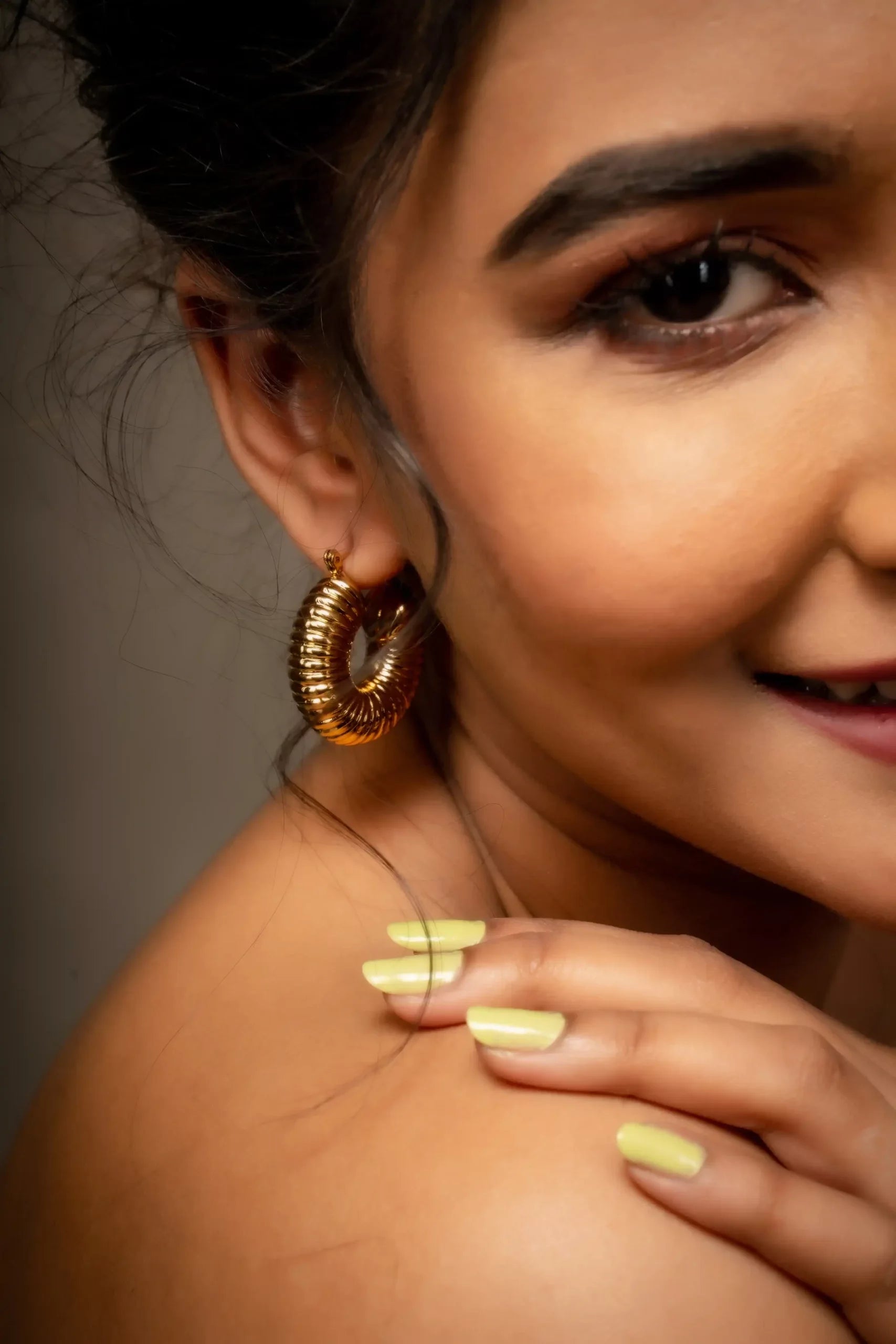 Geometric Thread Round Earrings