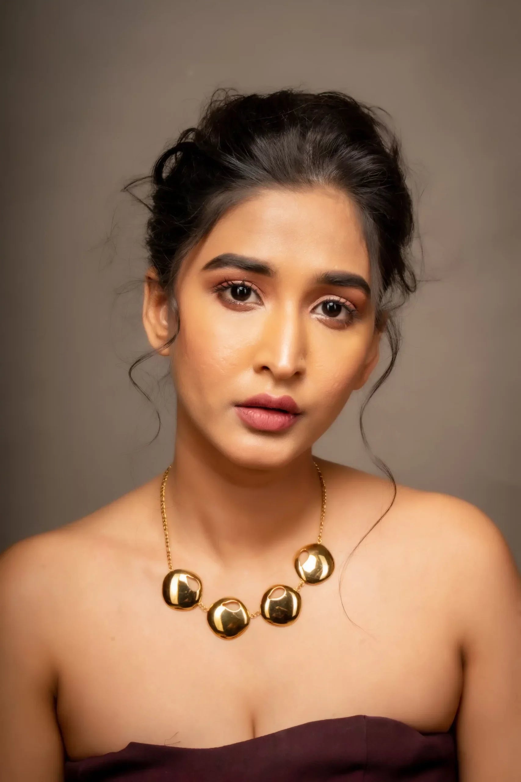 Royal Gold Plated Notched Round Necklace