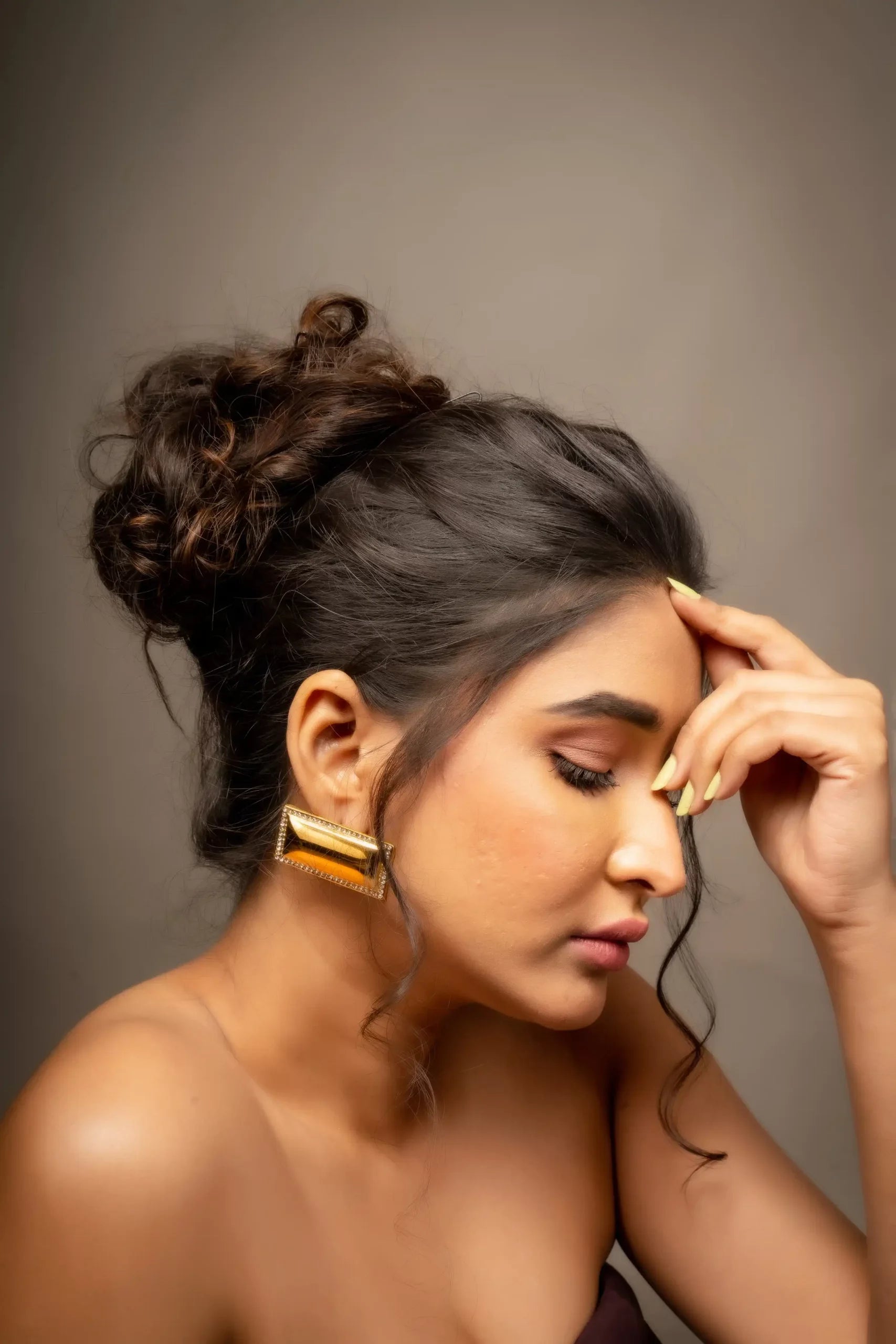 Diamond-Encrusted Glossy Rectangular Stud Earrings