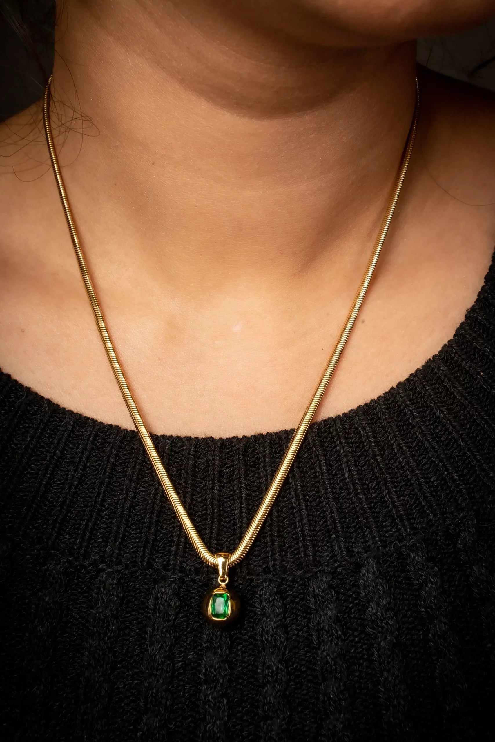 Regal emerald green zircon pendant necklace