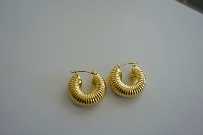 Geometric Thread Round Earrings