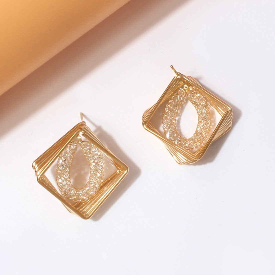 Wire Hollow Zircon Earrings