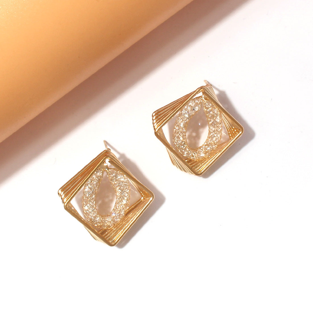 Wire Hollow Zircon Earrings