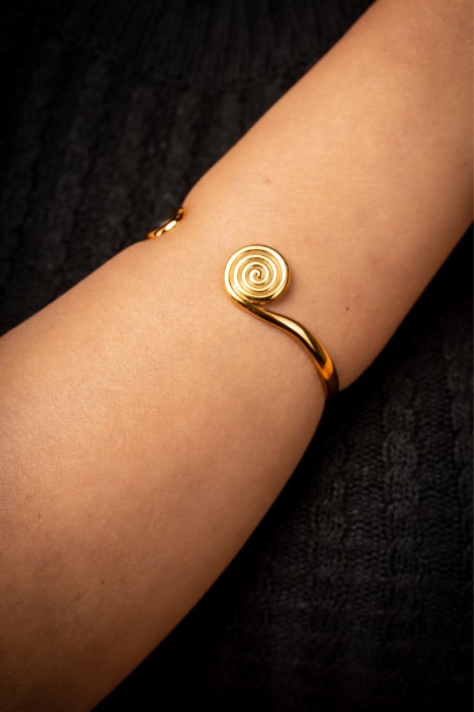 18k gold plated Asymmetrical Bracelet