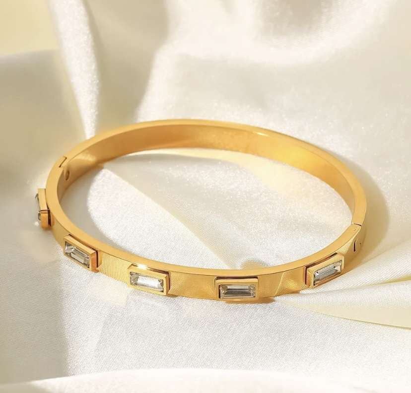 Exclusive cubic zirconia Bangle (White)